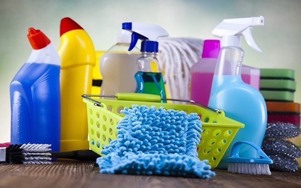 افزایش مسمومیت با شوینده های خانگی/ خطرات استفاده نادرست از پاک کننده ها