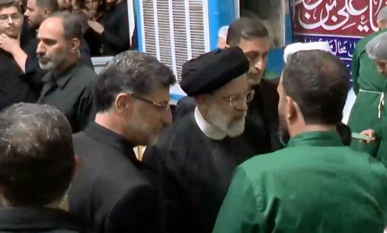 تصاویر دیده نشده از حضور آیت الله رئیسی در چایخانه حرم امام رضا(ع)