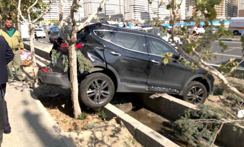 اعزام 4 آمبولانس به محل تصادف زنجیرهای تهران