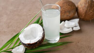 فواید نوشیدن آب نارگیل برای کاهش وزن