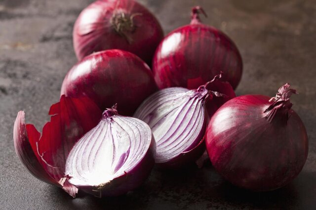 با خوردن تعدادی پیاز/ خوردن تعدادی پیاز در روز در بدن ما چه اتفاقی می افتد؟