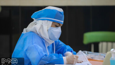 پرستار الگوی به همراه ارتقاء علمی به آموزش یک انسان متعهد و توانمند می پردازد