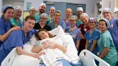 این زن در یک وضعیت/ عکس عجیب بچه دار شد