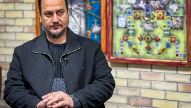 نگاه کنید به | اگر کسی به دلیل کمبود پزشک درگذشت ، آنها مقصر هستند که به پزشکان مهاجرت کرده اند.