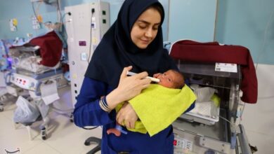 آیا آب نبات و داروهای گیاهی برای رفع کولیک نوازدان مفید است؟