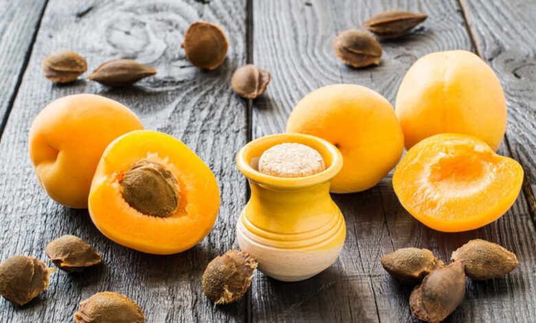 هسته زردآلو بخورید یا نه؟