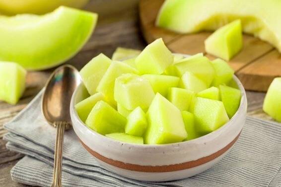 خوردن طالبی برای این افراد مضر است