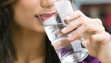 آیا آب آشامیدنی آب را تأمین می کند؟/ پوست خشک و پوست کم آب