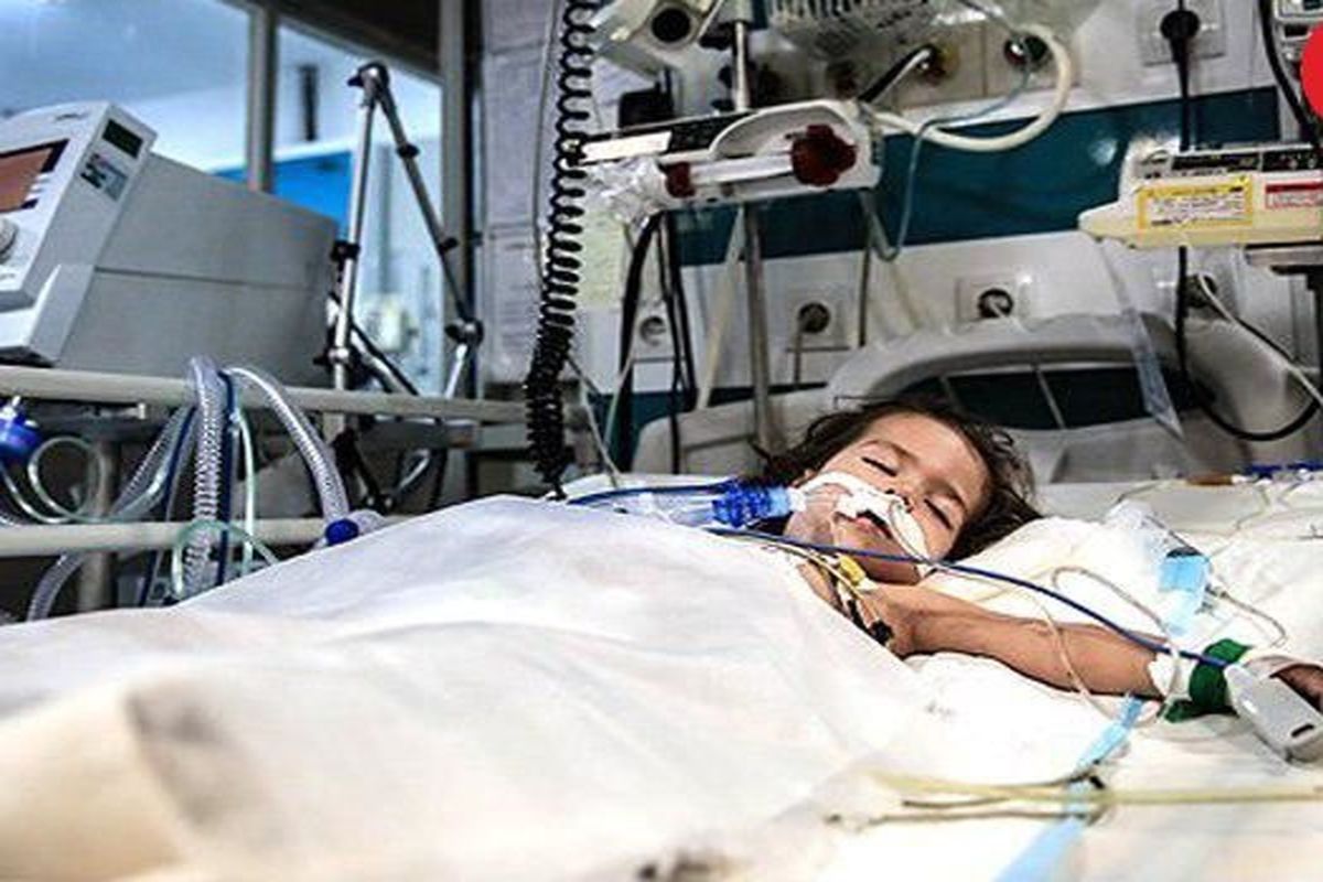 دختر بچه Saveh / تحقیقات برای صحت کودک آزاری