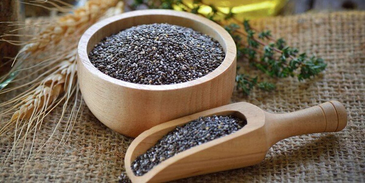 بهترین زمان برای مصرف دانه های چیا برای لاغری + نحوه مصرف دانه های چیا برای لاغری و سایر مزایا