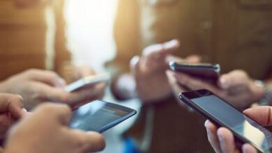 انگشت ماشه‌ای و گردن پیامکی، عوارض استفاده زیاد از گوشی‌های هوشمند