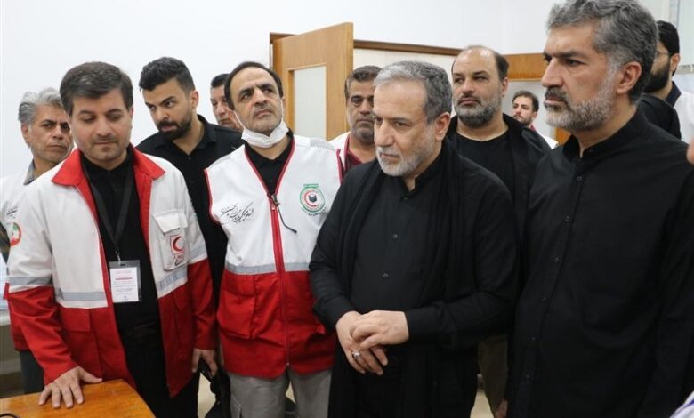 بازدید عراقچی از درمانگاه هلالاحمر ایران در نجف