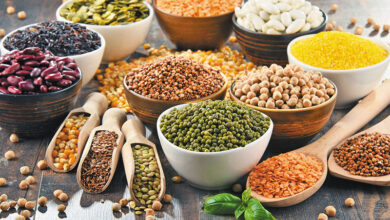 آیا محدود کردن غذا یا از بین بردن گوشت ، تخم مرغ و لوبیای پس از زایمان برای سلامتی مادر و کودک مفید است؟