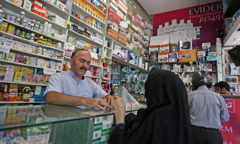 آیا این یک بسته یا فعالیت غیرمجاز در غیاب یک افسر فنی در داروخانه ها است؟