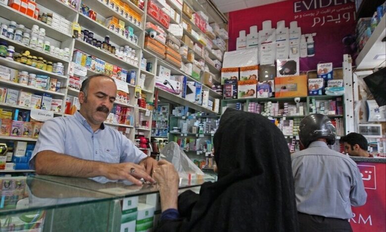 هیچ داروخانه ای مجاز به مصرف دارو نیست