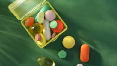 علائم بیش از حد مصرف ویتامین ها و مکمل ها