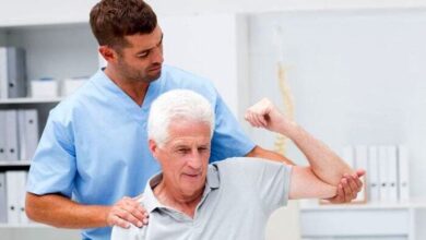 نقش کلیدی فیزیوتراپی در کاهش درد و مشکلات حرکتی سالمندان 