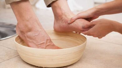 نشانه و سوزاندن پاهای شما چیست؟