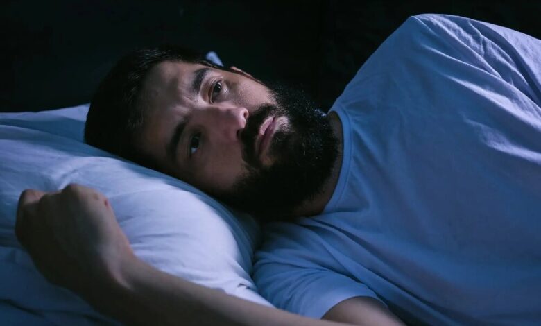 چیکار کنیم که بخوابیم؟ | برای خوابیدن چه بخوریم؟ + درمان بی خوابی