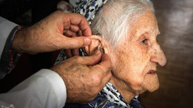 علائم کم‌شنوایی در سالمندان/یک سوم افراد بالای 65 سال کم‌شنوایی دارند