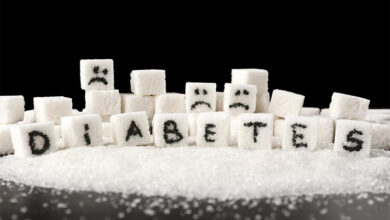 آیا بیماران دیابتی باید مصرف قند و شیرینی را متوقف کنند؟ | پاسخ علمی به باورهای غلط