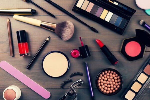 کشف 11 میلیارد تومان لوازم آرایشی و بهداشتی قاچاق در بازار تهران - خبرگزاری مهر ایران و جهان