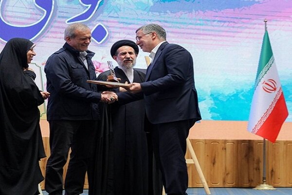 قدردانی از وزیر بهداشت در سومین رویداد جایزه ملی جوانان جمعیت - خبرگزاری مهر ایران و جهان