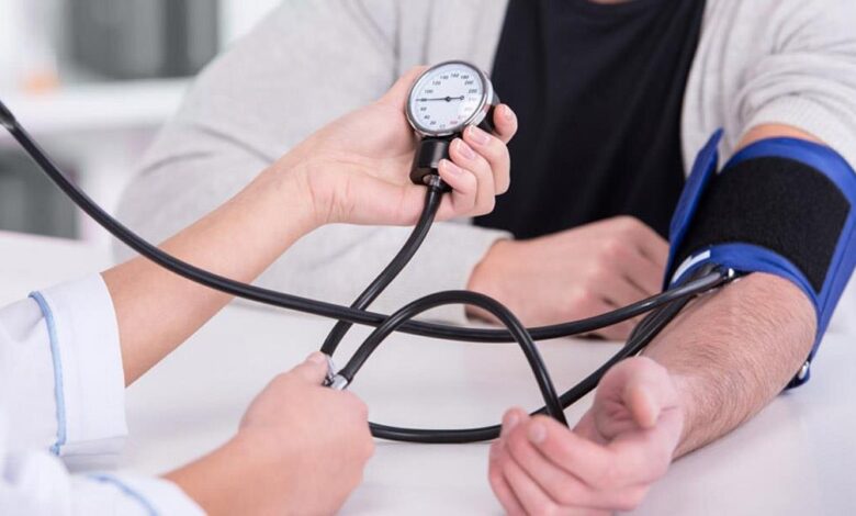 علائم فشار خون بالا و خطرات آن چیست؟
