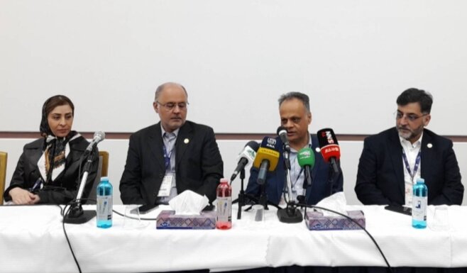 لزوم پرداخت مطالبات و پوشش بیمه ای خدمات آزمایشگاهی