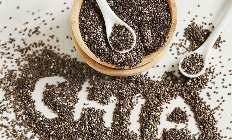 دانه چیا چیست و چه خواصی دارد؟ | خواص، فواید و نحوه استفاده از دانه چیا برای کاهش وزن و سلامتی