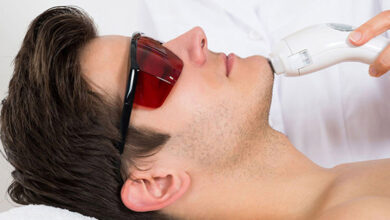 چرا خدمات لیزر موهای زائد در بعضی کلینیک‌ها گران‌ترند اما نتیجه بهتر است؟