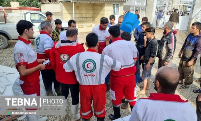 رهاسازی ۵۹۱ خودروی گرفتار در برف و سیلاب / ۱۳ هزار نفر امدادرسانی شدند/ اسکان اضطراری ۱۰۹۶ نفر 