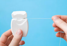 اهمیت نخ دندان در سلامت دهان