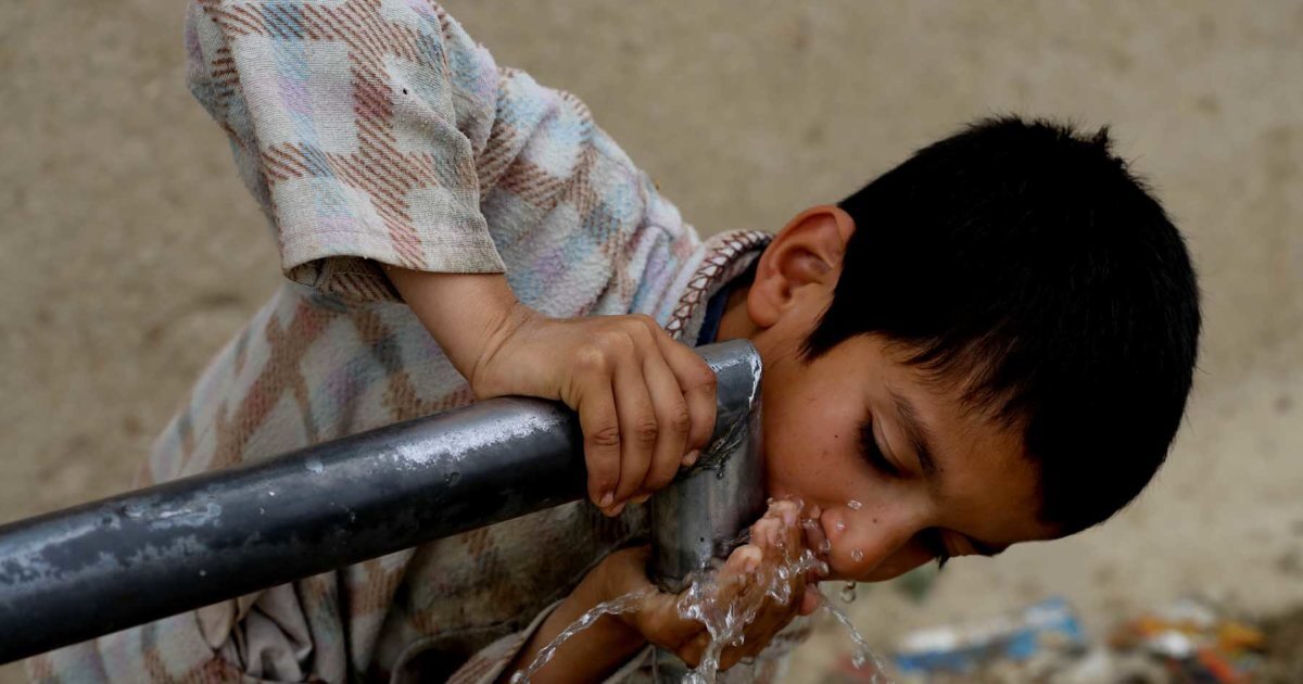 4 دهه خدمات شبانه روزی؛ از قنات تا پالایشگاه و از بیماری تا سلامت