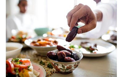 توصیه های تغذیه ای برای افطار و سحری; چگونه کمتر تشنه و گرسنه شویم؟